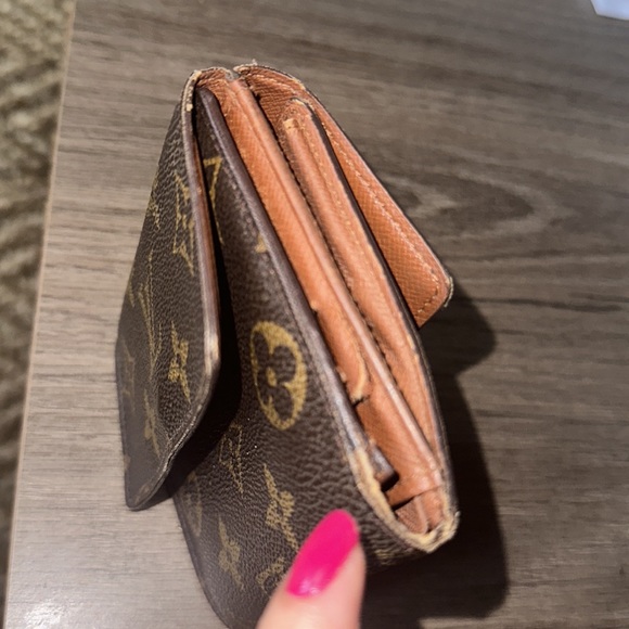 Authentic Louis Vuitton Monogram Canvas Elise Wallet - Picture 5 of 8